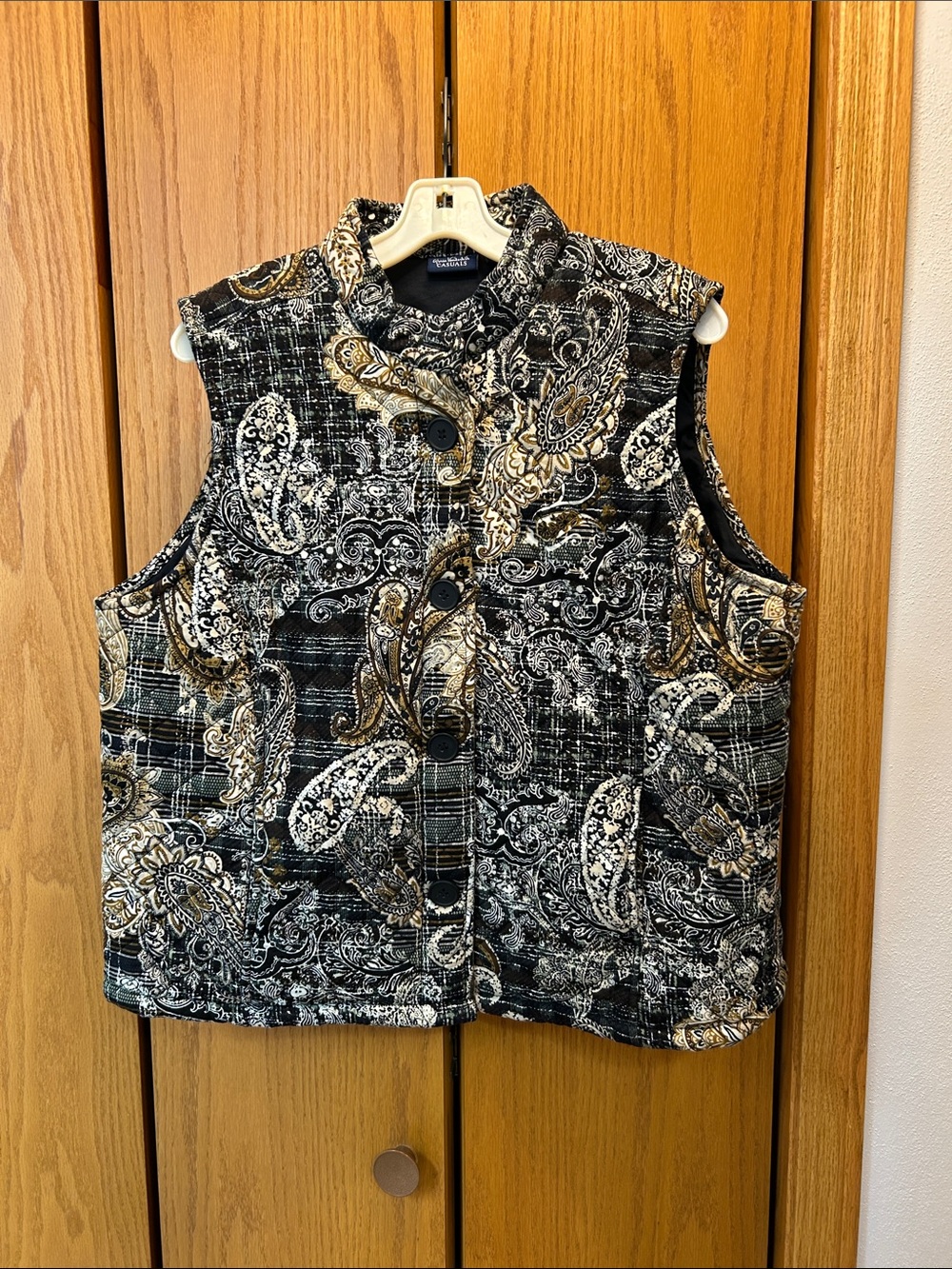 Gloria Vanderbilt Black Paisley Quilted Vest with Gold Accents